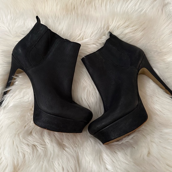 Vince Camuto Black Leather Stiletto Platform Ankle Booties Size 8.5 - Picture 3 of 15